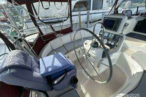1998 Hunter 376 thumbnail 34