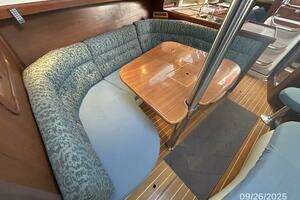 1998 Hunter 376 thumbnail 50
