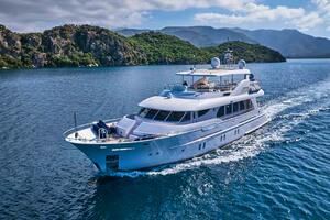 AYSHA yacht for sale