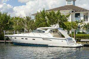 2000 Tiara Yachts 5200 Express thumbnail 1