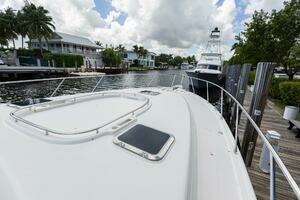 2000 Tiara Yachts 5200 Express thumbnail 28