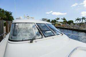 2000 Tiara Yachts 5200 Express thumbnail 27