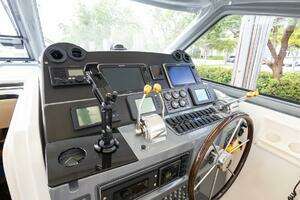 2000 Tiara Yachts 5200 Express thumbnail 9