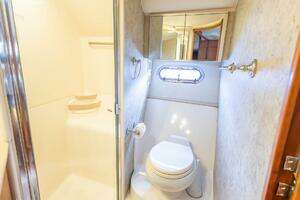 2000 Tiara Yachts 5200 Express thumbnail 18