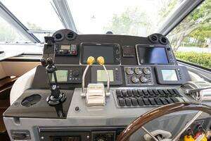 2000 Tiara Yachts 5200 Express thumbnail 10