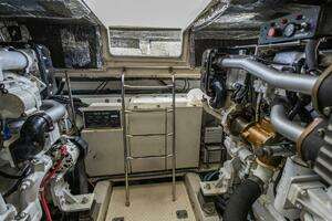2000 Tiara Yachts 5200 Express thumbnail 33