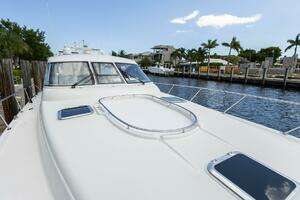 2000 Tiara Yachts 5200 Express thumbnail 26
