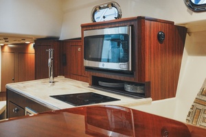 Amazing Grace 32ft Pursuit Yacht For Sale