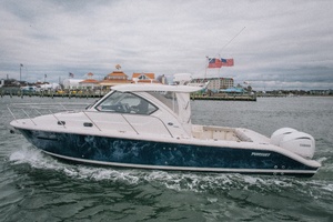 Amazing Grace 32ft Pursuit Yacht For Sale