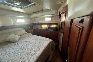 2001 Hunter 420 Passage thumbnail 19