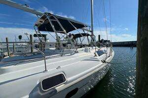 2001 Hunter 420 Passage thumbnail 3