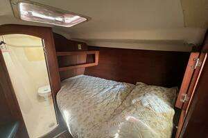 2001 Hunter 420 Passage thumbnail 15