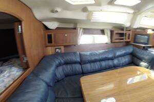 2001 Hunter 420 Passage thumbnail 12
