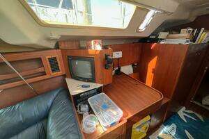 2001 Hunter 420 Passage thumbnail 11