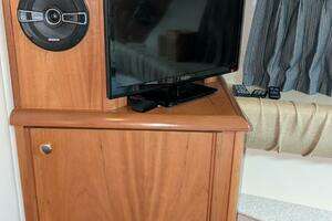 2004 Meridian 411 thumbnail 22