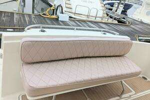 2004 Meridian 411 thumbnail 4