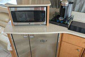 2004 Meridian 411 thumbnail 19