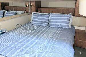2004 Meridian 411 thumbnail 27