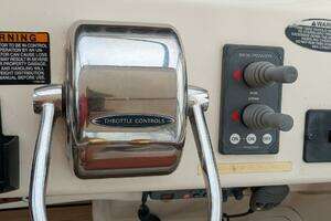 2004 Meridian 411 thumbnail 13
