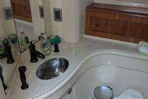 2004 Meridian 411 thumbnail 25