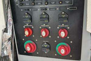 2004 Meridian 411 thumbnail 35