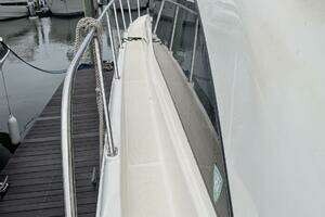 2004 Meridian 411 thumbnail 6