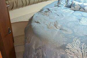 2004 Meridian 411 thumbnail 20