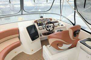 2004 Meridian 411 thumbnail 9