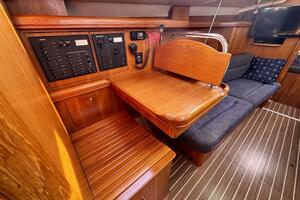 WINDEPENDENCE 38ft Hunter Yacht For Sale