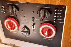 WINDEPENDENCE 38ft Hunter Yacht For Sale