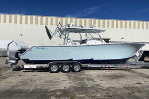 39FT (12.04M) FRONT RUNNER Worth Avenue Yachts