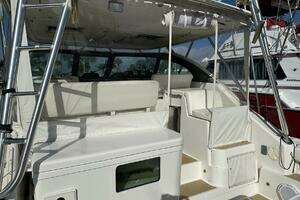 2004 Pursuit 3800 Express thumbnail 16