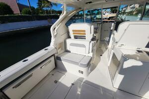 32ft Pursuit Yacht For Sale
