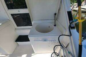 1989 Bertram 50 Convertible thumbnail 37