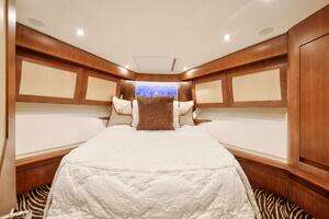 2015 Ocean Yachts 64 Convertible thumbnail 13