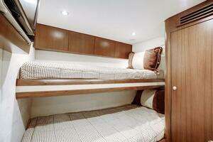 2015 Ocean Yachts 64 Convertible thumbnail 12