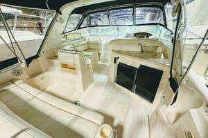2002 Rinker 342 Fiesta Vee thumbnail 5