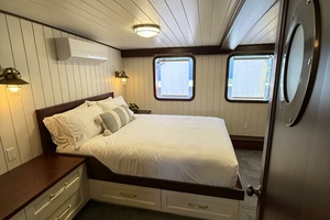 ANNE S PIERCE 120ft Glovertown Sy Yacht For Sale