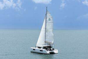 2020 Lagoon 40 thumbnail 16