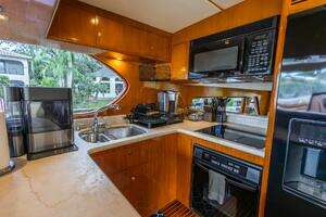 2005 Ocean Alexander Raised Pilothouse Flybridge Sedan thumbnail 13
