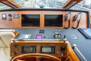 2005 Ocean Alexander Raised Pilothouse Flybridge Sedan thumbnail 12