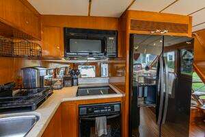 2005 Ocean Alexander Raised Pilothouse Flybridge Sedan thumbnail 14