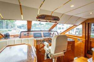 2005 Ocean Alexander Raised Pilothouse Flybridge Sedan thumbnail 10