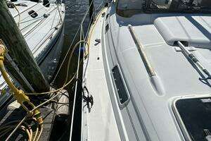 1998 Beneteau Oceanis 381 thumbnail 14