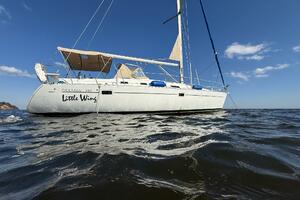 38' Beneteau starboard profile