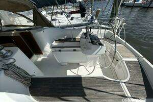 1998 Beneteau Oceanis 381 thumbnail 32