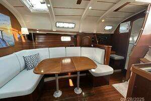 1998 Beneteau Oceanis 381 thumbnail 39