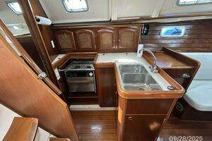 1998 Beneteau Oceanis 381 thumbnail 45