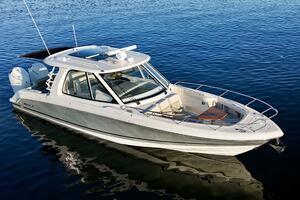 38FT (11.58M) BOSTON WHALER