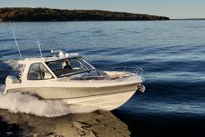 38FT (11.58M) BOSTON WHALER